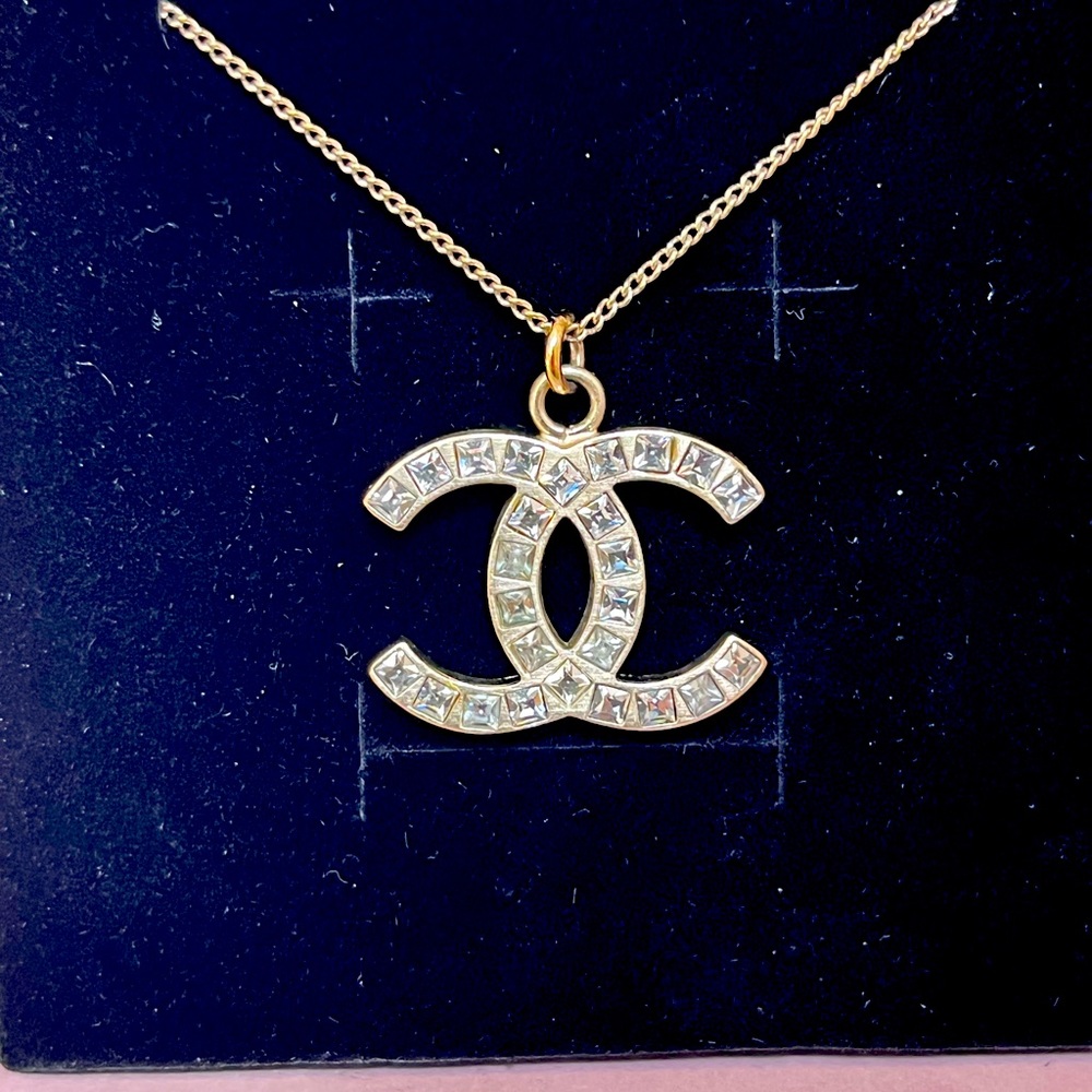 Beautiful Prelove Chanel Coco necklace